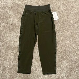 NWT Athleta Nolita Slim Crop pants; Size 8